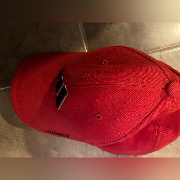 Red adidas baseball hat - Picture 9 of 9